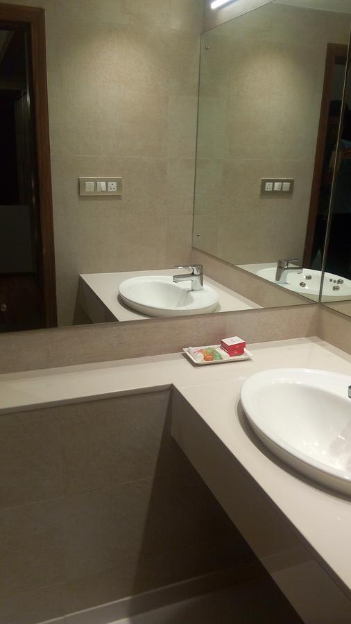 The Royal Orchid Hotel, Chembur Mumbai Exteriör bild