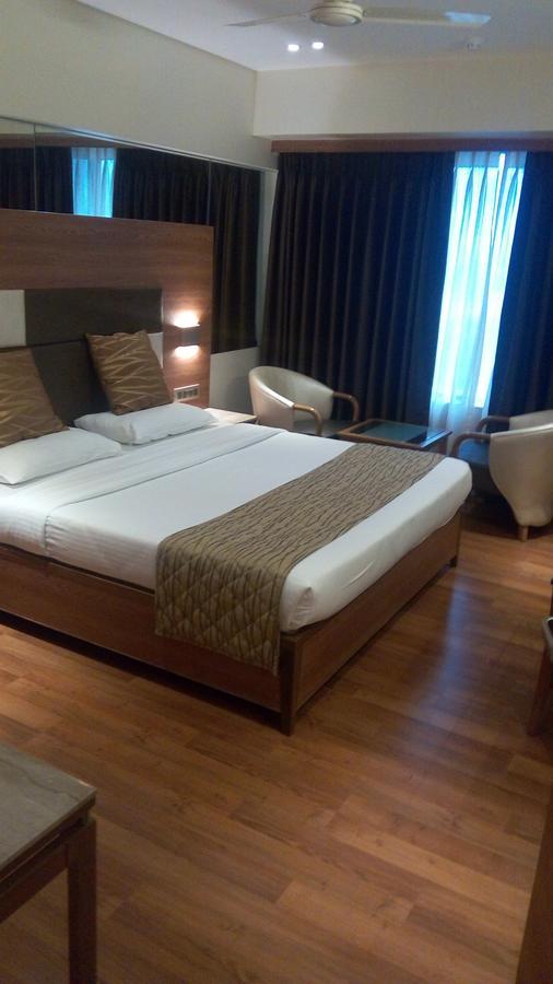 The Royal Orchid Hotel, Chembur Mumbai Exteriör bild