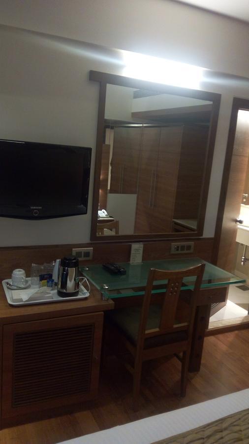 The Royal Orchid Hotel, Chembur Mumbai Exteriör bild