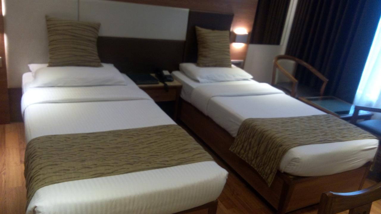The Royal Orchid Hotel, Chembur Mumbai Exteriör bild