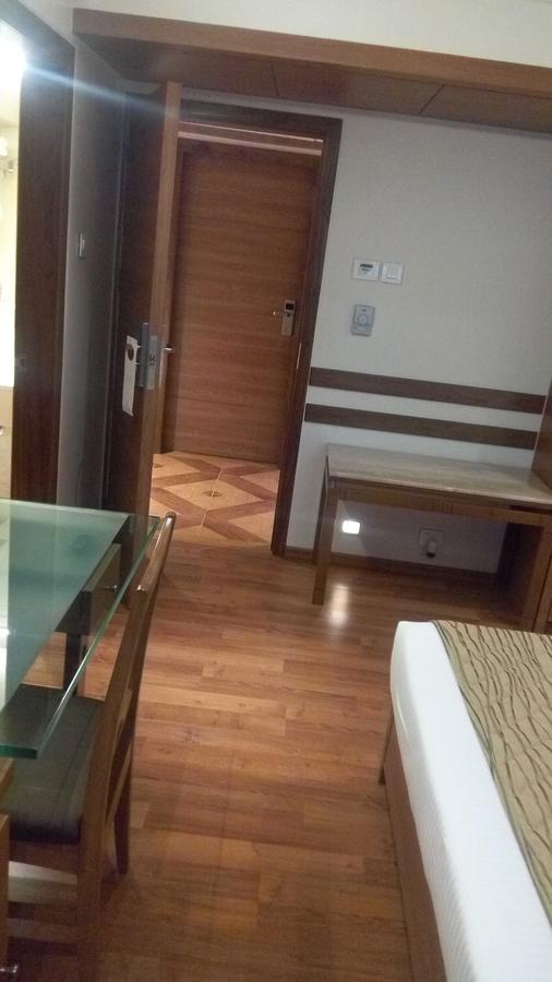 The Royal Orchid Hotel, Chembur Mumbai Exteriör bild